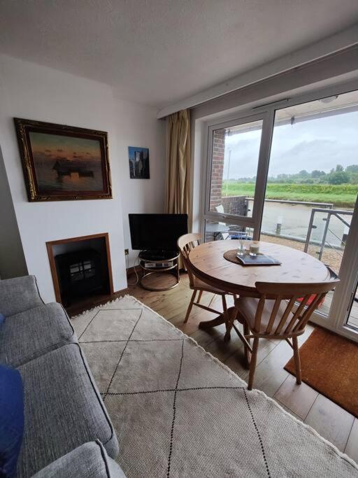 Stunning 1 Bedroom Apartment Over Looking River Rye Dış mekan fotoğraf